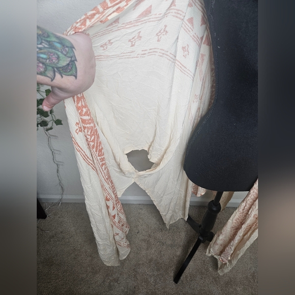 Free People Western Southwestern Aztec Print Flowy Bohemian Cream & Rust Kimono - Picture 4 of 9